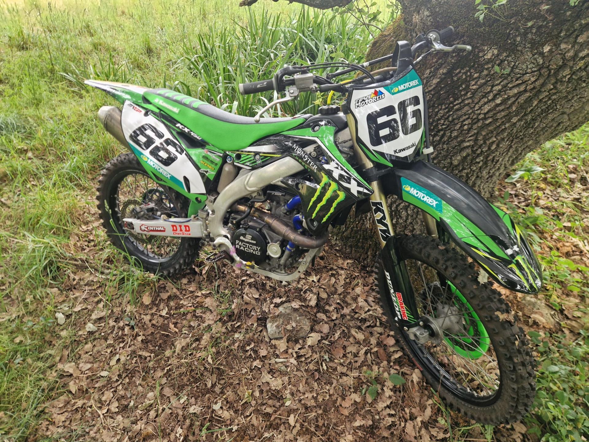 MOTO KAWASAKI KXF 450