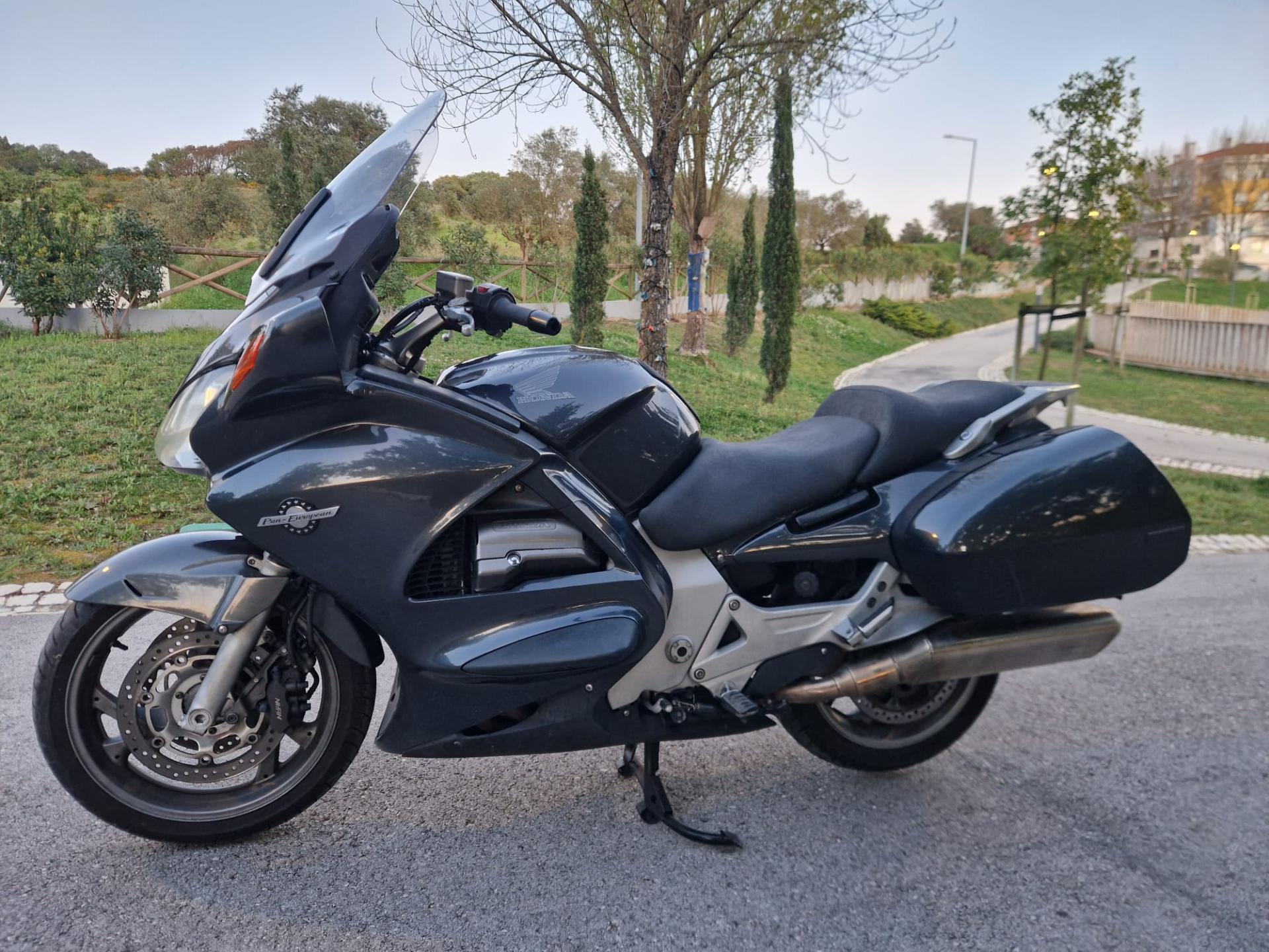 MOTO HONDA PAN EUROPEAN 1300