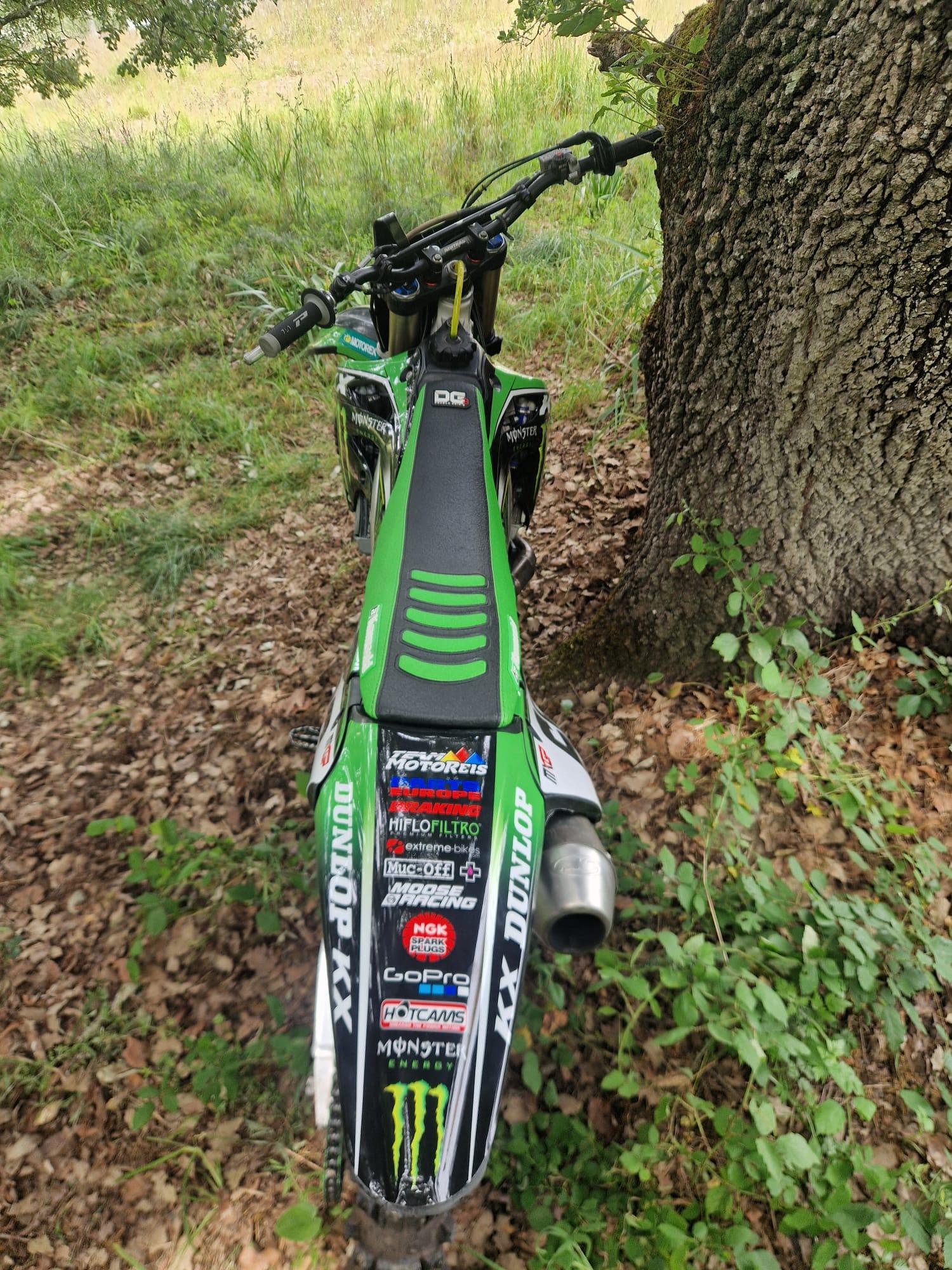 MOTO KAWASAKI KXF 450