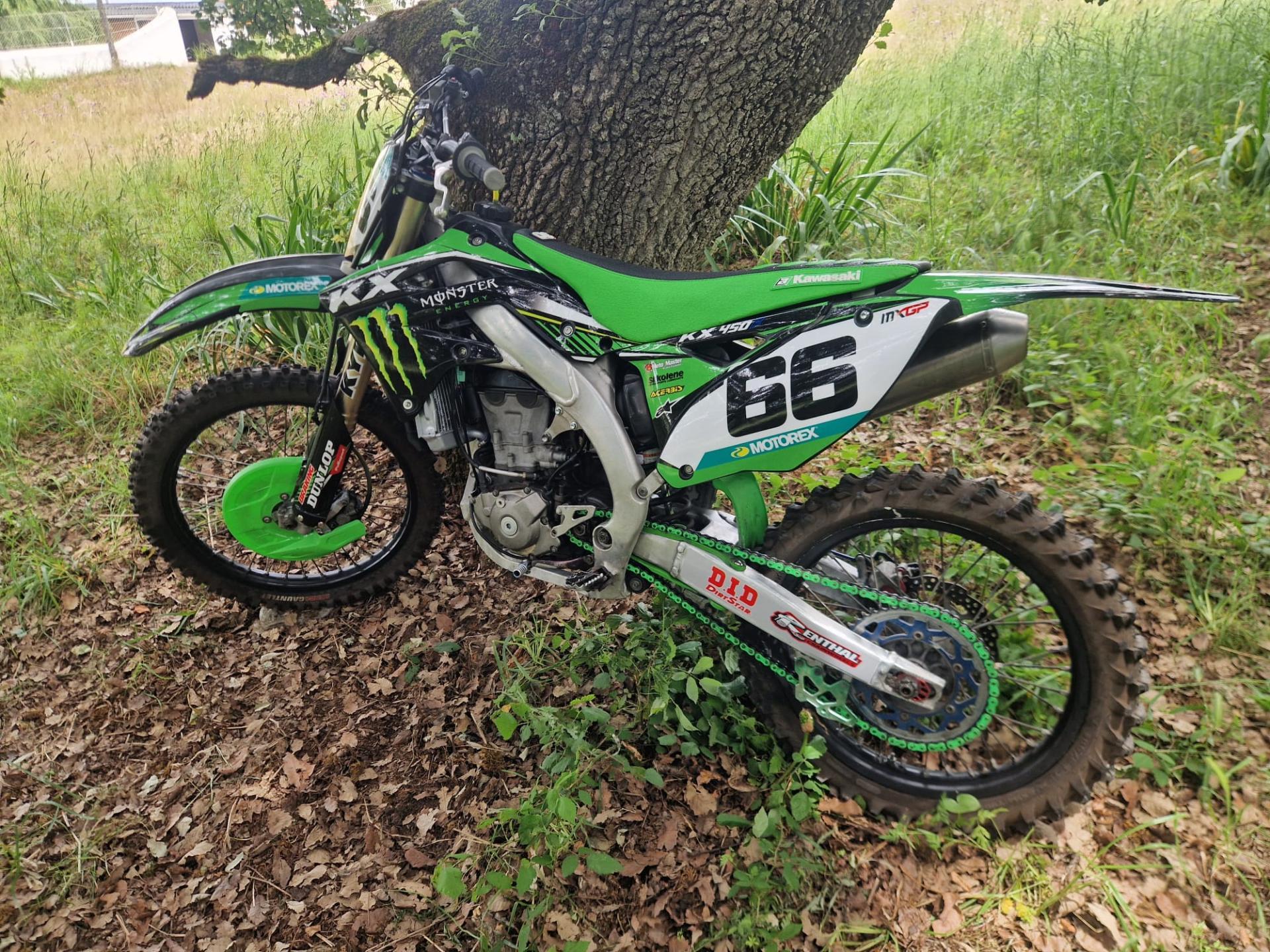 MOTO KAWASAKI KXF 450