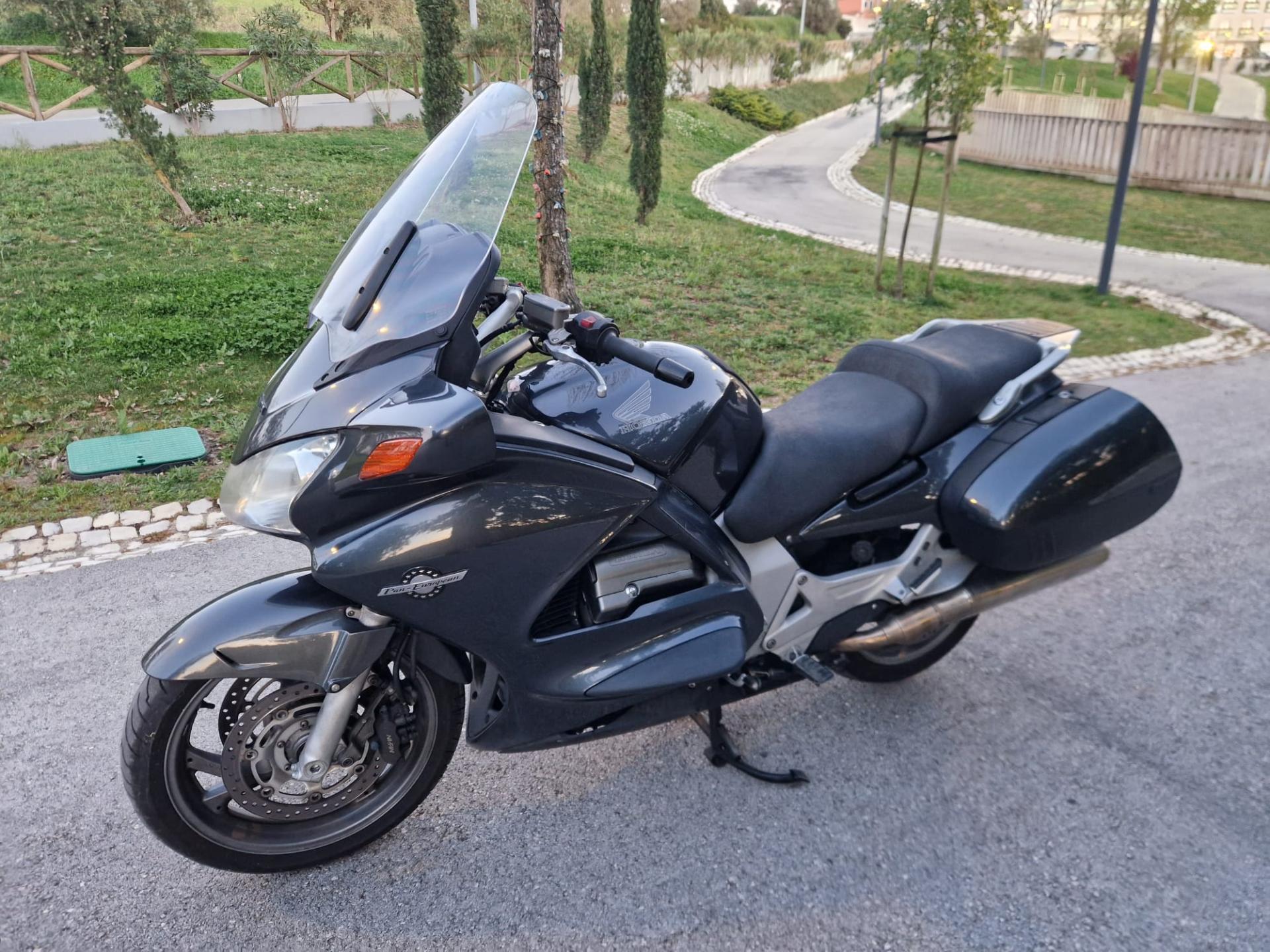 MOTO HONDA PAN EUROPEAN 1300