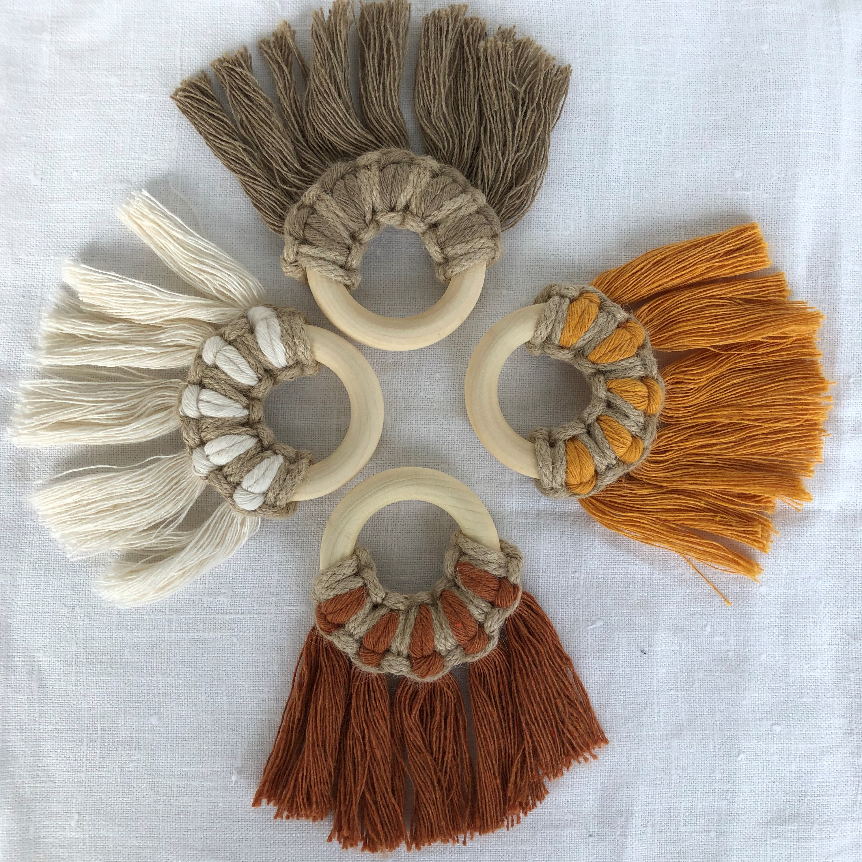 Argolas de Macramé Amarelo (4un)