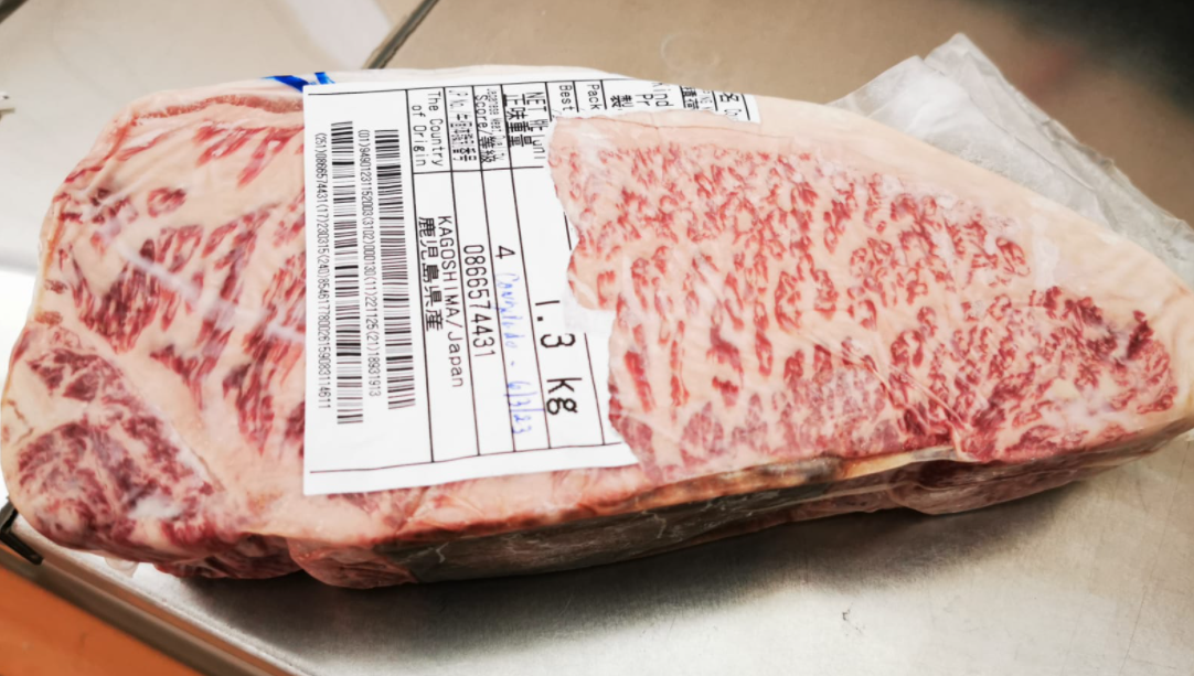 Carne Wagyu  (Japão) + ou  - 1.400k Vazia - Preço por peça