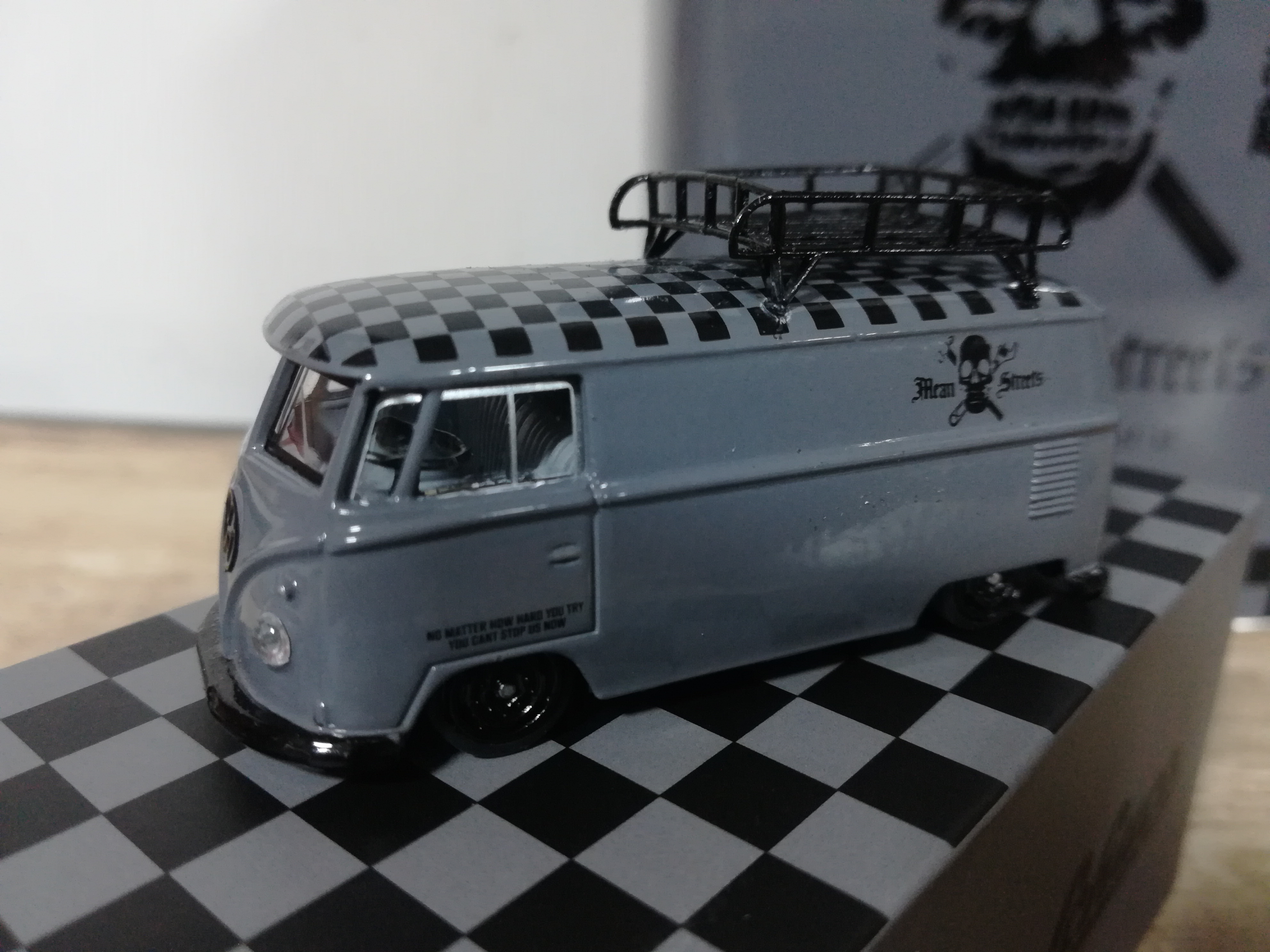 Tarmac Works  VW T1 Panel Van Special Edition  